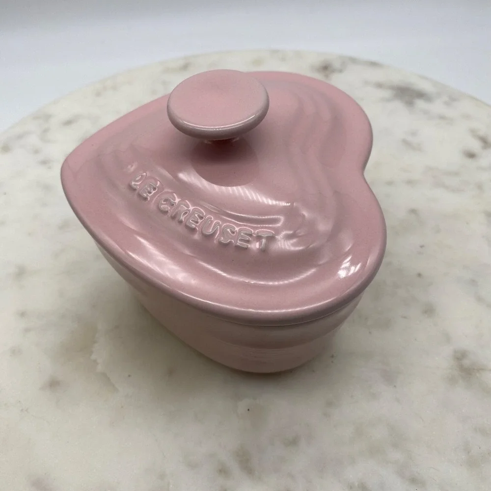 Le Creuset Pink Heart Ramekin Stoneware Individual Serving‎ Casserole or Dessert